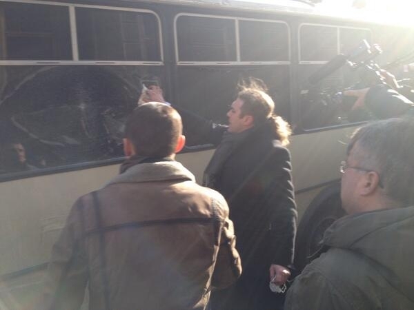 Міліція катує свободівця: біля автозаку на Шовковичній калюжа крові, - активістка