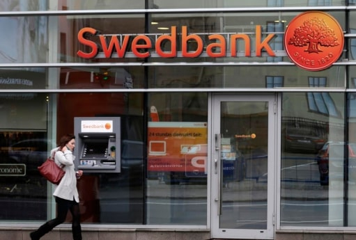У найбільшому банку Швеції, який підозрюють у відмиванні грошей Януковича, провели обшуки
