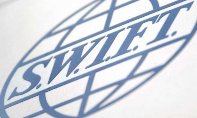 Чотири з десяти банків, що обслуговують російський ОПК, не відключили від SWIFT - аналітики