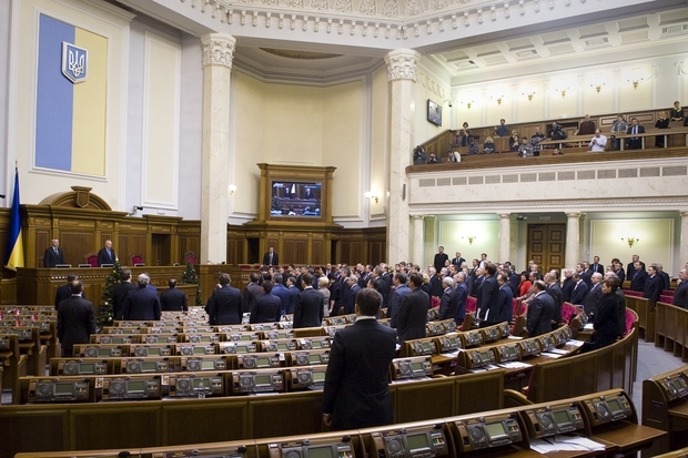 Опозиція у напівпорожній Раді збирає підписи за відставку Рибака