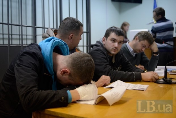 Вночі суд виніс вирок свободівцям, яких звинувачують у пошкодженні пам'ятника Леніну (оновлено)