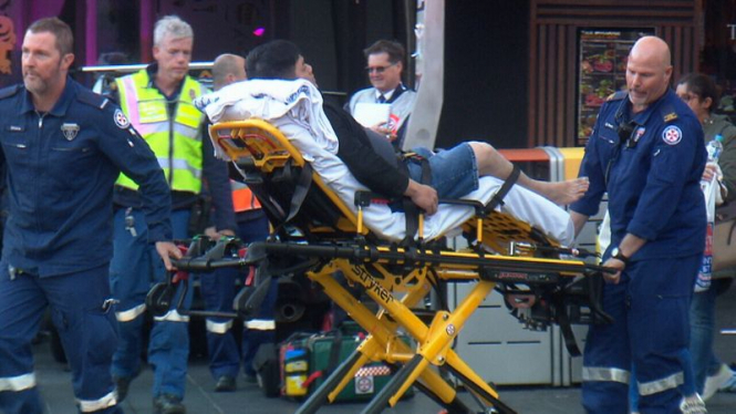 В австралийском Сиднее авто въехало в толпу: есть пострадавшие - ВИДЕО ФОТО