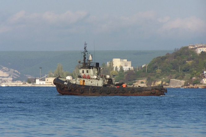 Таран российским кораблем украинского буксира: экипаж судна не пострадал, - ВМС