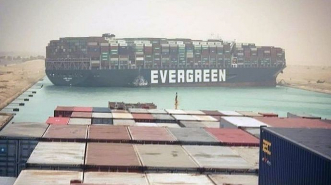Блокування Суецького каналу: У Єгипті арештували судно Ever Given
