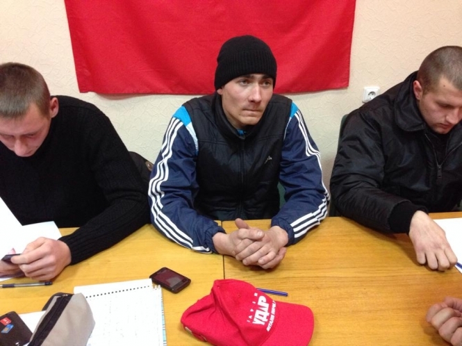 Самооборона отпустила с Майдана трех задержанных силовиков