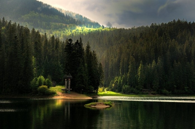 Найкрасивіша водойма в Україні на межі екологічної катастрофи