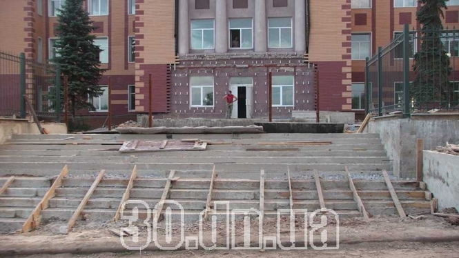 Янукович 1 вересня піде до школи в Єнакієво (фото)