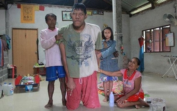 В Таиланде умер самый высокий человек в мире