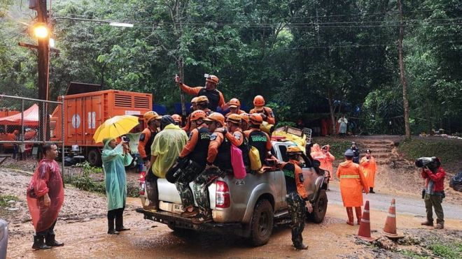 В Таиланде спасли детей, заблудившихся в пещере - ВИДЕО