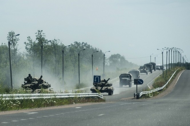 ОБСЕ сообщает о конвоях грузовиков с военными и танков на территории террористической ДНР
