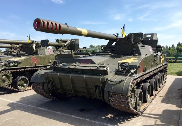 Президент в Чугуєві передав ЗСУ більше 140 одиниць військової техніки, - ФОТО ОНОВЛЕНО