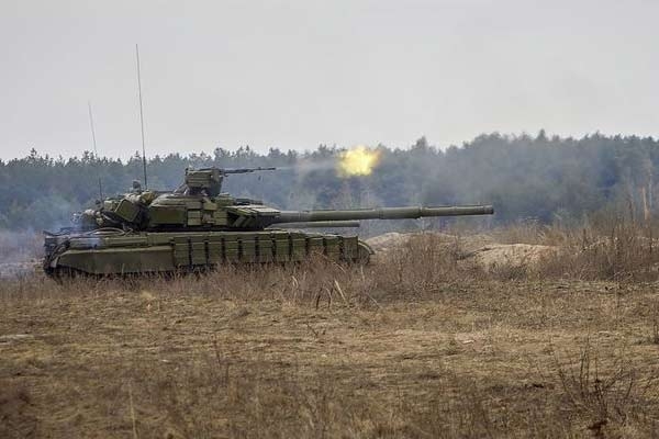 Терористи гатять по Золотому на Луганщині з танку