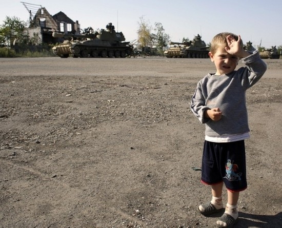Губернатор Луганщини повідомляє про 20 танків бойовиків, які зупинились за 15 км від Щастя