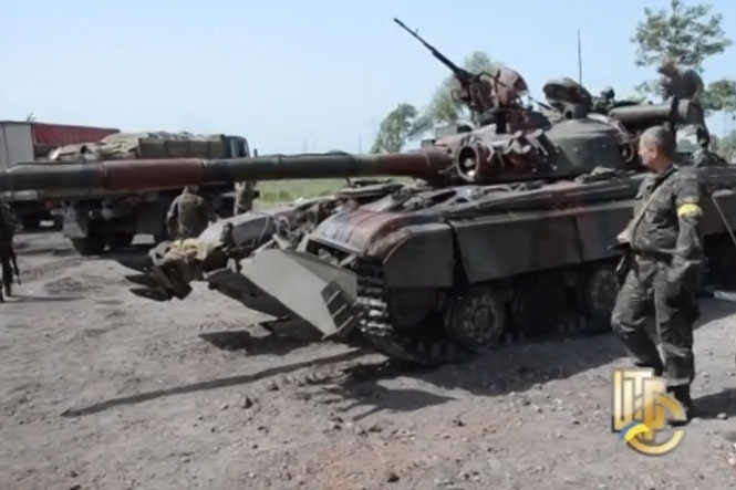 На подмогу украинским военным под Славянском прибыл танк, - видео