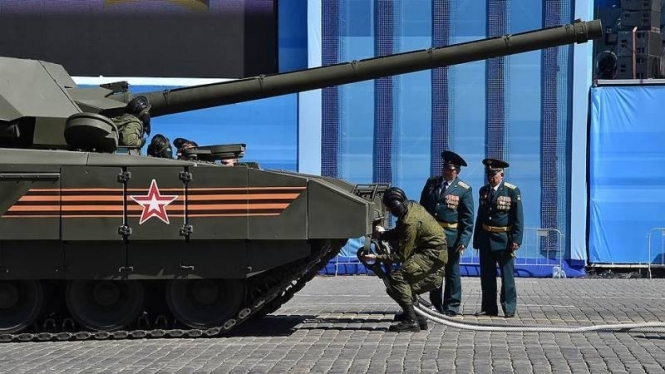 Російський танк нового покоління зламався під час генеральної репетиції параду Перемоги в Москві