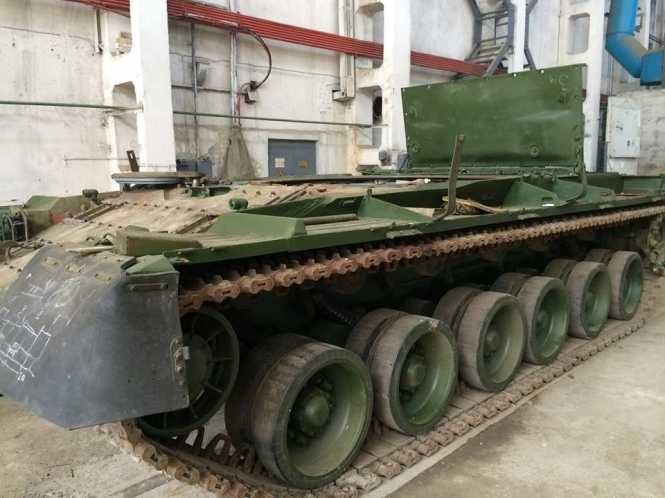 Чтобы восстанавливать танки в три смены, бронетанковый Харьковский завод ищет мастеров