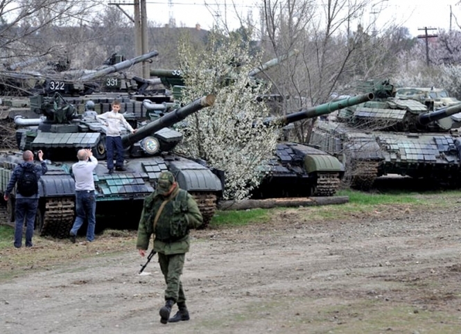 Украинские танки вывозят из Крыма