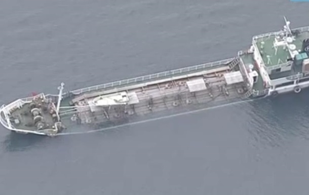 У берегов Японии танкер ушел на дно с сотнями тонн ядовитых химикатов, - ВИДЕО
