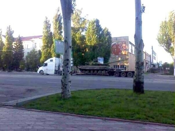 Під час перемир'я терористи звозять танки у Луганськ , - журналіст