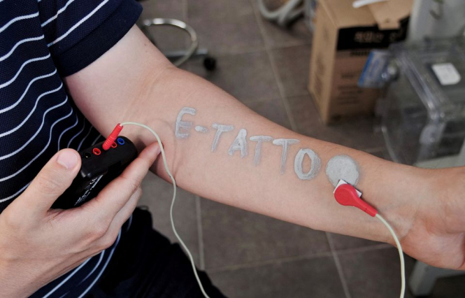Південна Корея розробляє нанотехнологічне татуювання як пристрій для моніторингу здоров’я