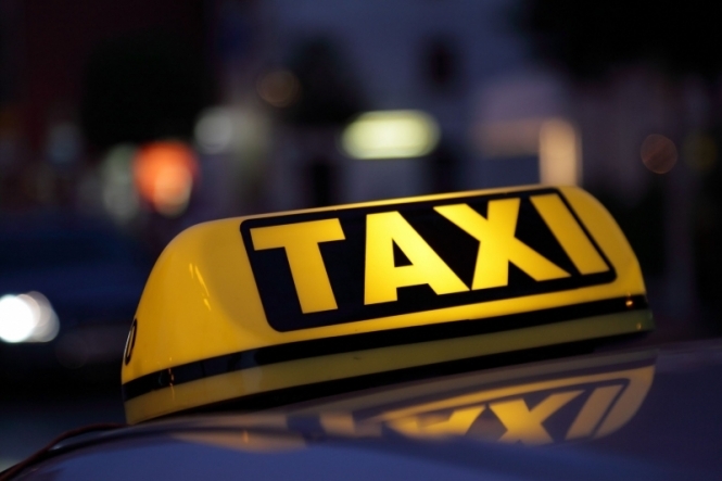 Ліцензія для роботи в таксі подешевшає в 10 разів