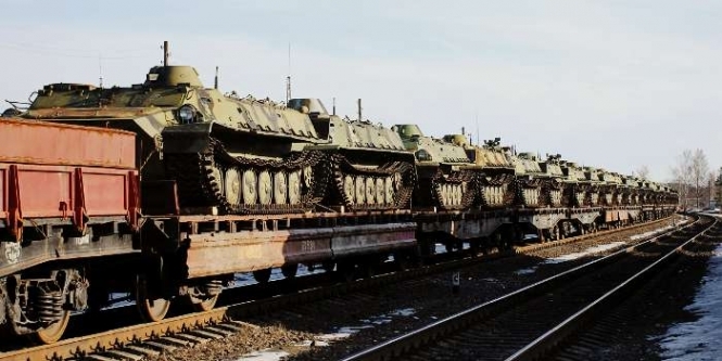Россия отправила на Донбасс 40 вагонов с военной техникой