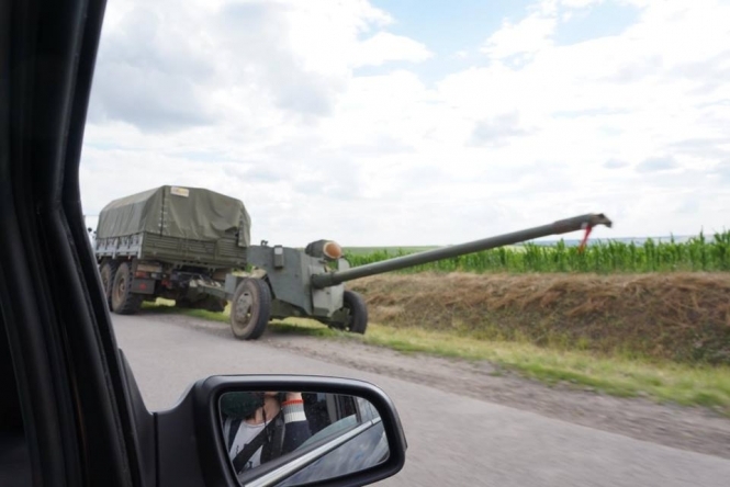 Россияне оставляют военную технику для террористов за считанные километры от границы