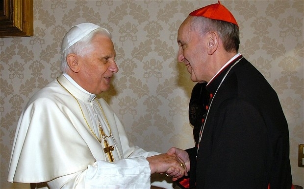 Папа Римський зустрівся зі своїм попередником на Апостольському престолі