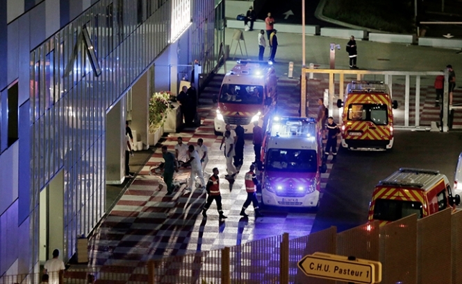 Теракт у Ніцці: вантажівка врізалася в натовп відпочивальників