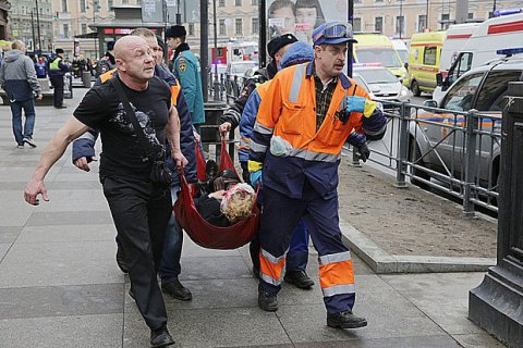 Внаслідок теракту в Петербурзі три людини загинули під колесами поїзда, - Слідчий комітет

