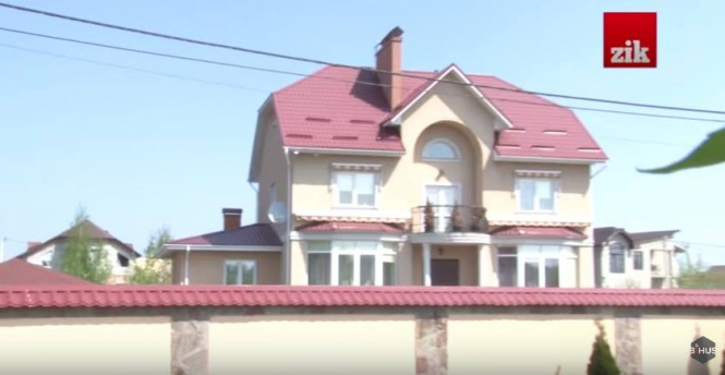 Керівник міліції Києва побудував розкішний маєток на землі, яку арештували за махінації, - ВІДЕО