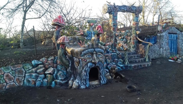Сказочные скульптуры художника из Тернопольщины привлекают туристов