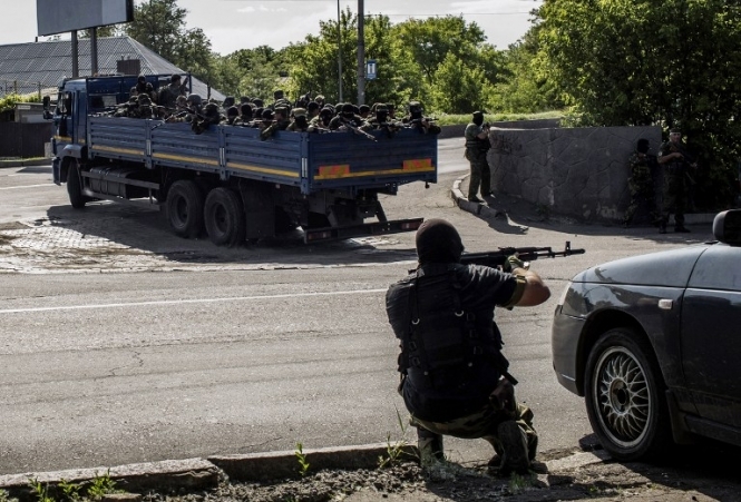 Терористи з награбованим прориваються з Донецька в Росію