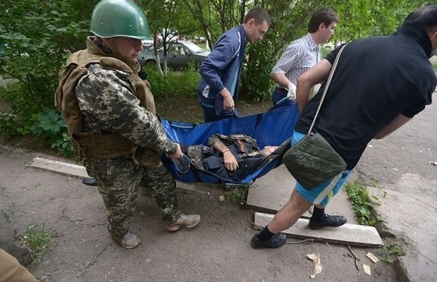 У мережі з'явилось відео, як снайпер ліквідовує терориста в Луганську