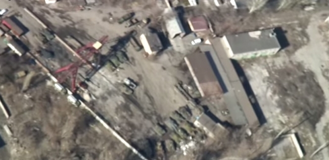 Боевики возвращают гаубицы на позиции в Донецке - видео