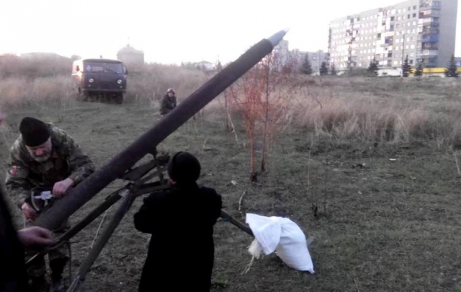 В Донецке ночью слышали мощные выстрелы из крупнокалиберного оружия