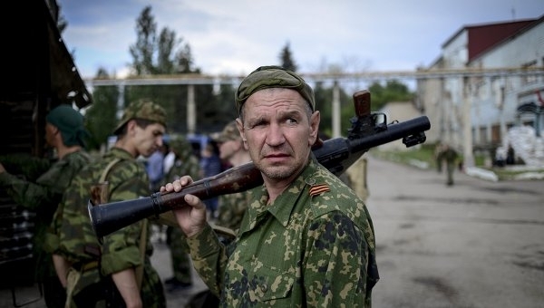 Террористы охраняют резиденцию Януковича в Донецке, - советник Авакова