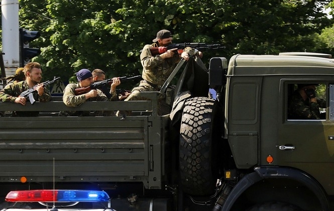 Терористи продовжують грубо порушувати перемир’я: 4 рази обстріляли аеропорт в Донецьку