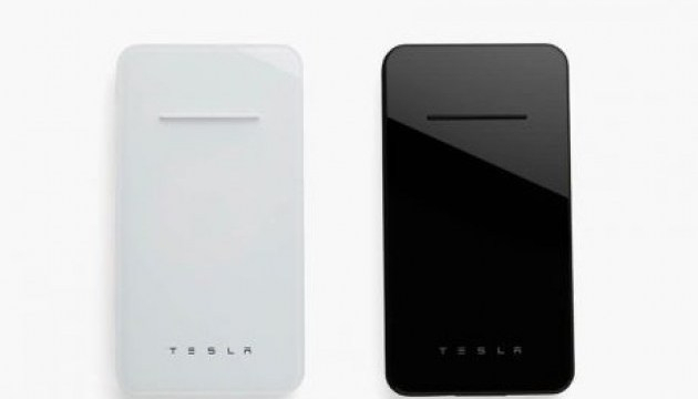 Tesla створила бездротовий зовнішній акумулятор 