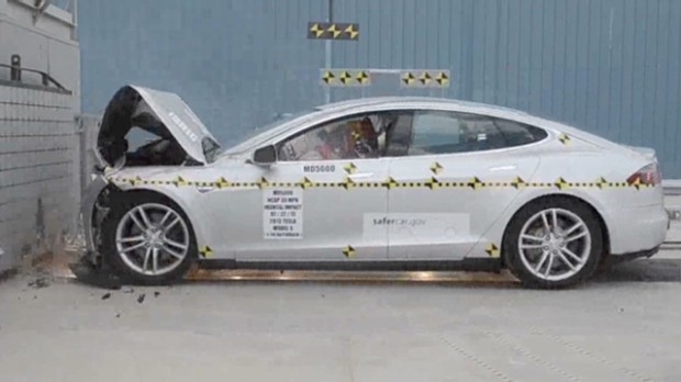 Tesla S: найбезпечніший електромобіль (фото)
