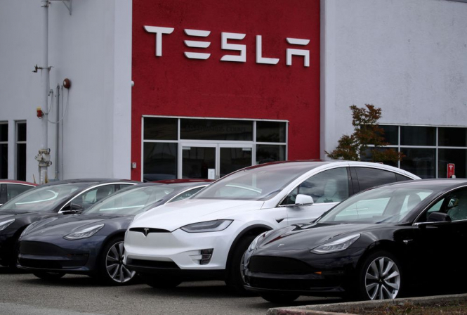 Акції Tesla у вівторок обвалилися на рекордні 21%