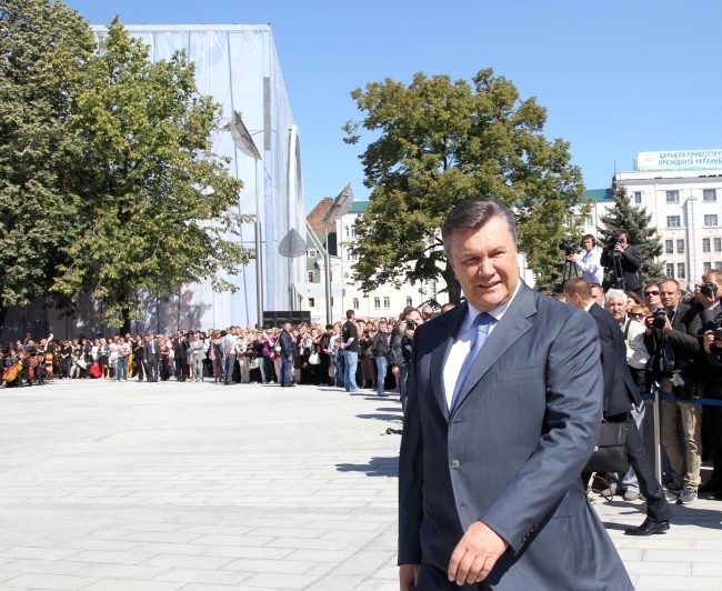 Янукович похвалився Донбасом: він показує, куди і як потрібно іти 