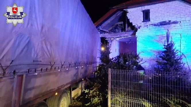 В Польше украинец на грузовике въехал в жилой дом