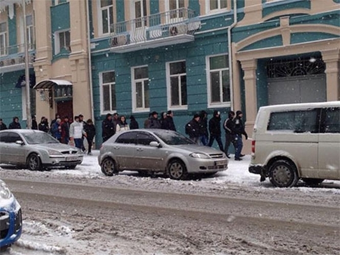 Милиция уверяет, что никто не блокирует посольство ЕС в Киеве 