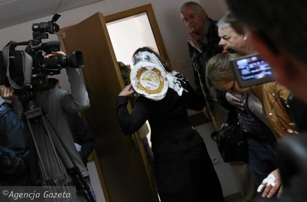 У Польші на суддю вчинили замах тортом (фото)
