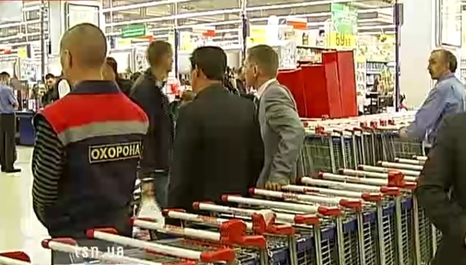 Охоронці у супермаркетах не будуть носити зброю