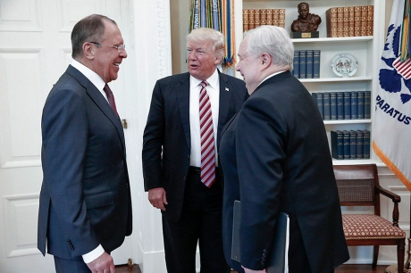 Белый дом в ярости из-за лжи России и публикации фото Трампа и Лаврова