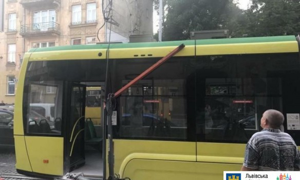 В центре Львова загорелся новый трамвай 