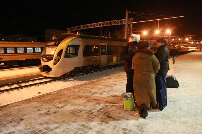 Поїзд Hyundai "Харків - Київ" зламався в дорозі

