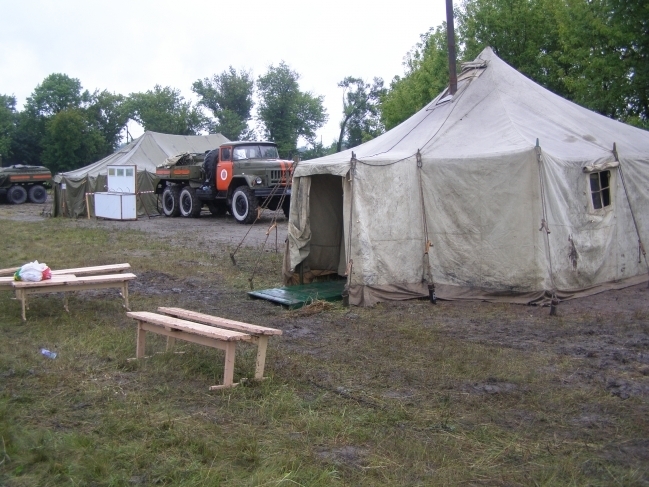 На Луганщині надзвичайники створили транзитний пункт для переселенців, - фото